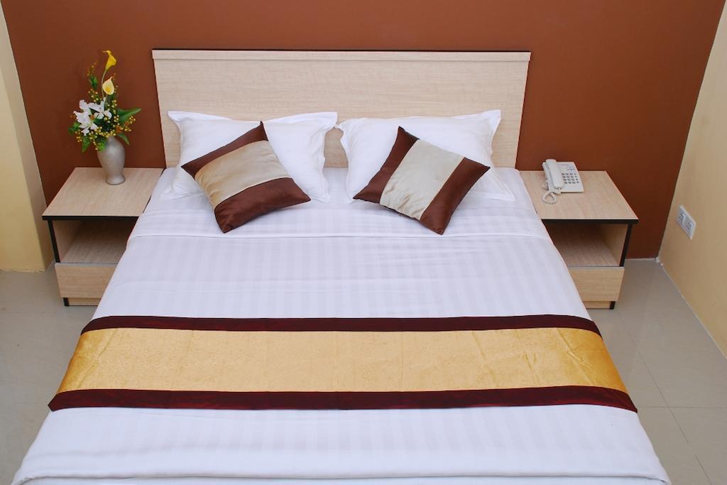 Hotel 72 Γιανγκόν Δωμάτιο φωτογραφία