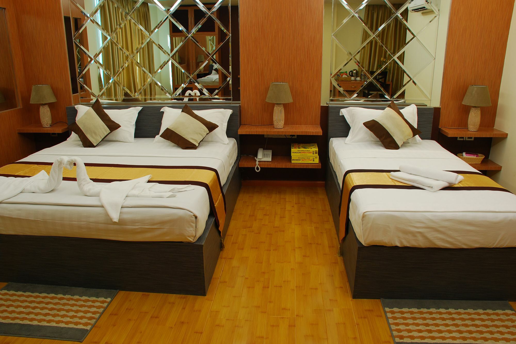 Hotel 72 Γιανγκόν Εξωτερικό φωτογραφία